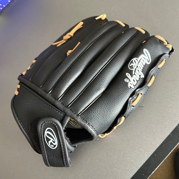 Left handed baseballs glove - Picture 1 of 7